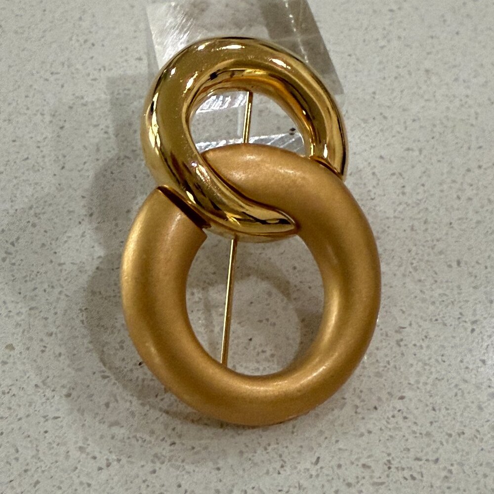 Monet Vintage Interlocking Double Circle Brooch - image 4